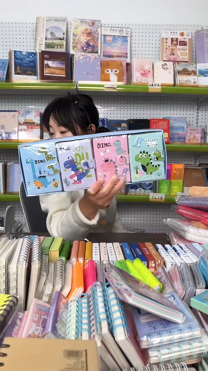 优萃A7搭扣胶套本70张横线 【1074小恐龙】 20本一盒