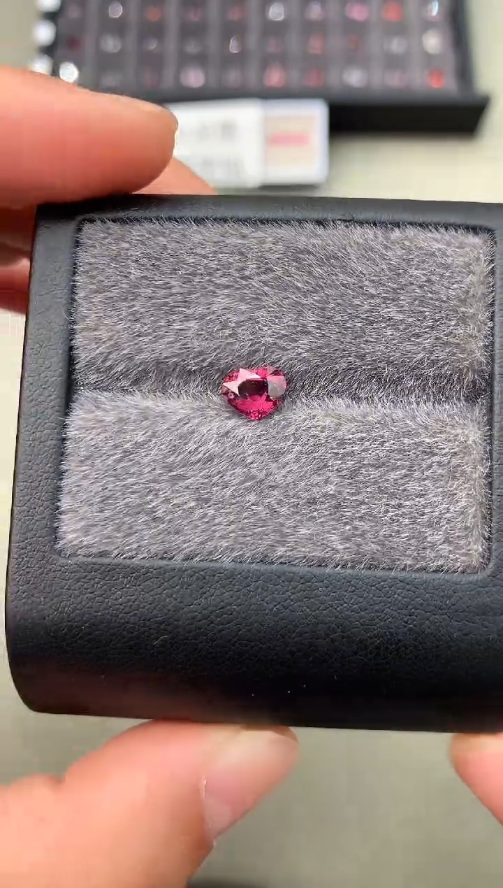 【闪购商品】定制尖晶石裸石未镶嵌1.13ct 爱心型 暖色调