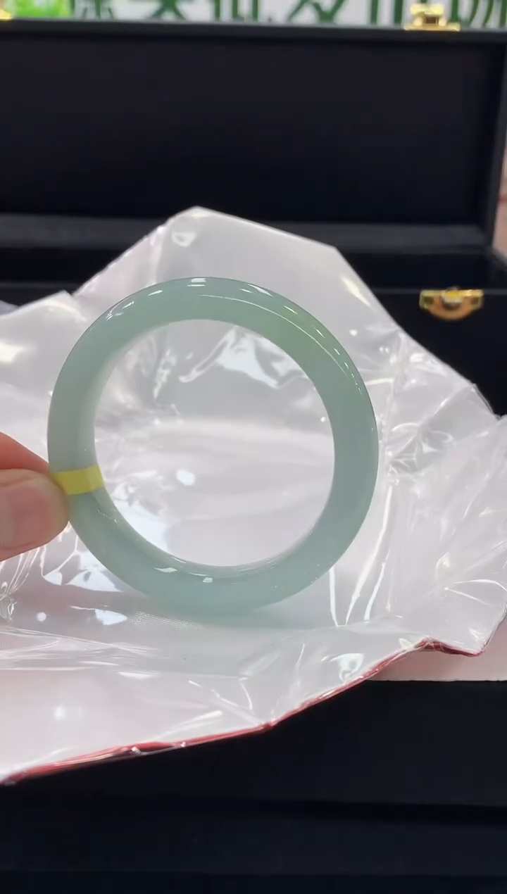 翡翠手镯未镶嵌手镯