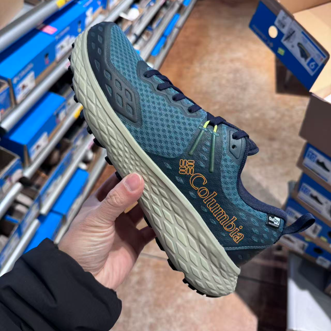 Columbia/哥伦比亚男士户外徒步鞋42码（无鞋盒）