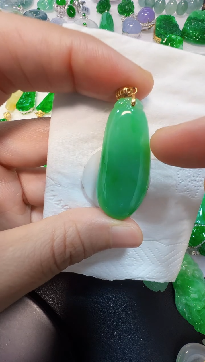翡翠18K金镶嵌吊坠(不含链)980