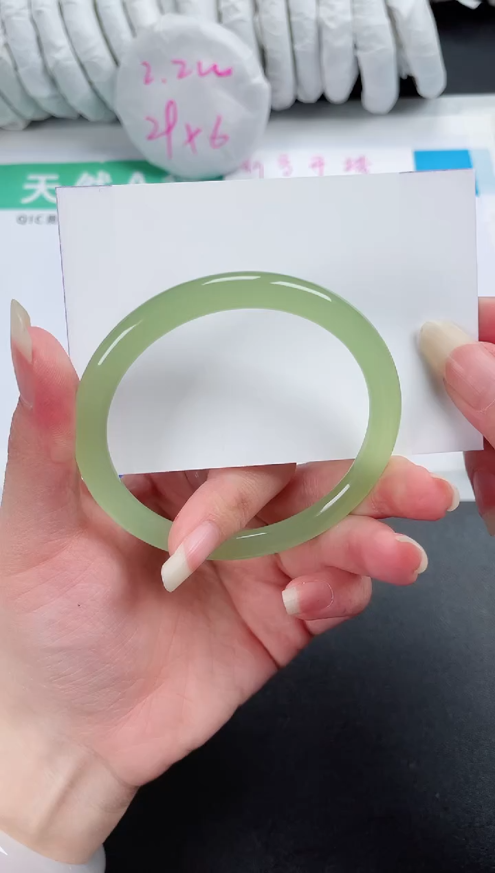 【闪购商品】石英质玉手镯未镶嵌100-61.5