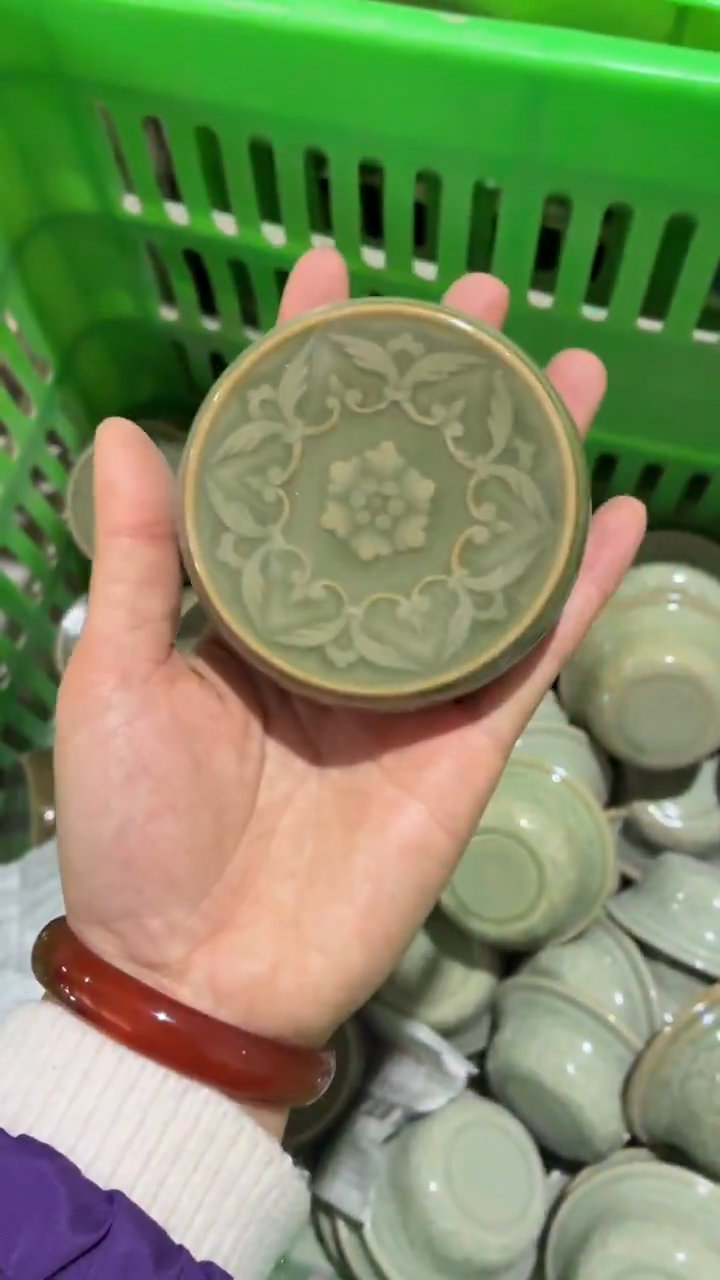 耀州窑仰山宝相盖置微瑕黑