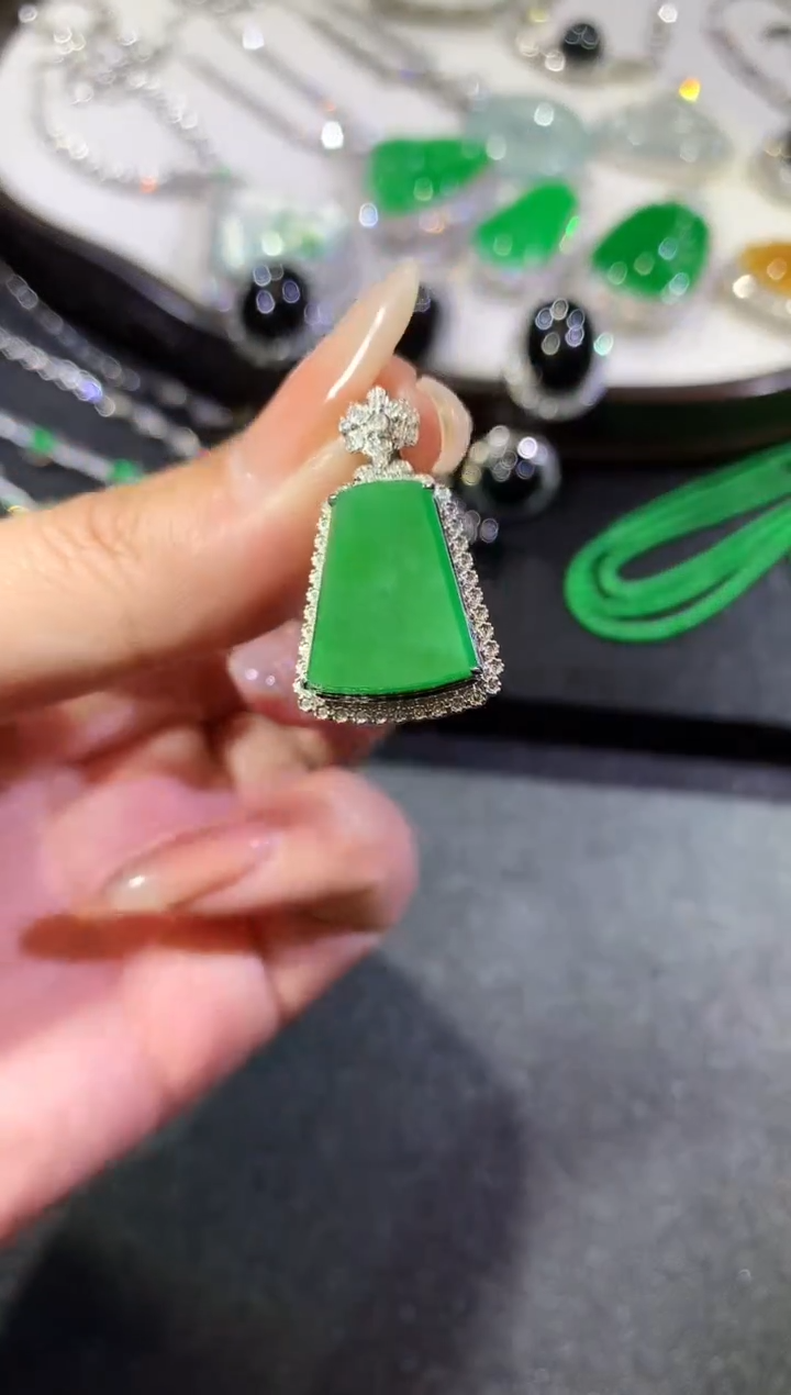 【闪购商品】翡翠吊坠(不含链)18K金镶嵌35-无事牌