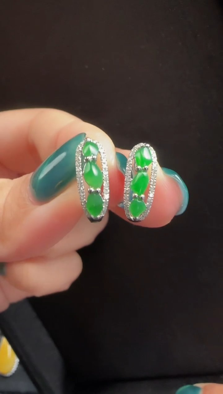 【闪购商品】翡翠耳环18K金镶嵌220随形一对