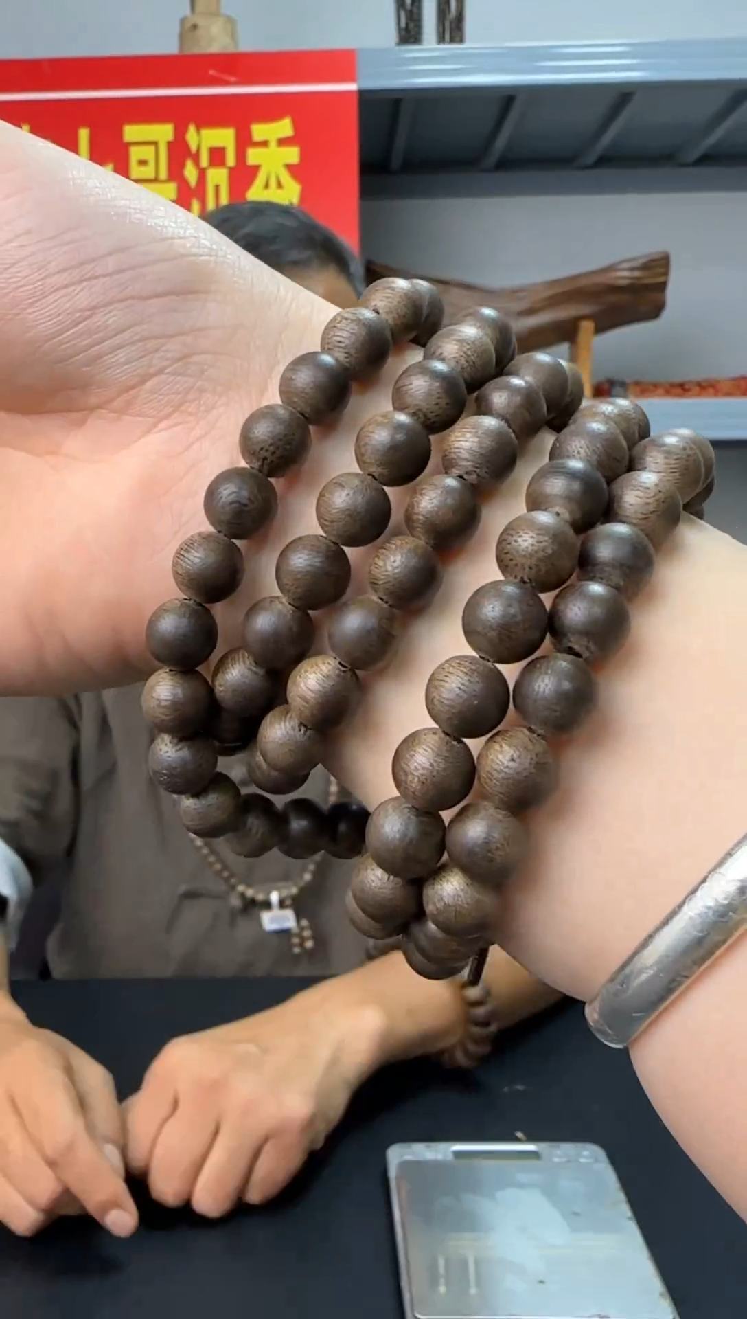 沉香手串海南白棋0.8多圈+沉香碎屑