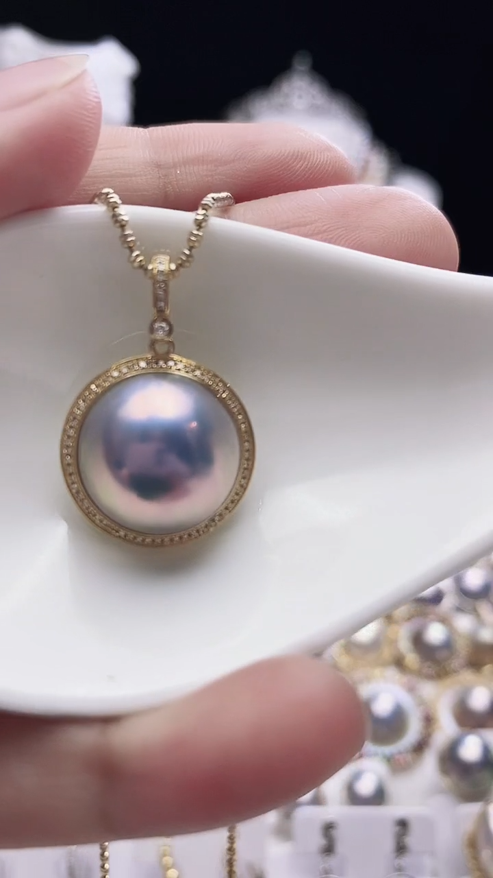 【闪购商品】拼合珍珠（马贝珠）颈饰18K金镶嵌海水马贝吊坠