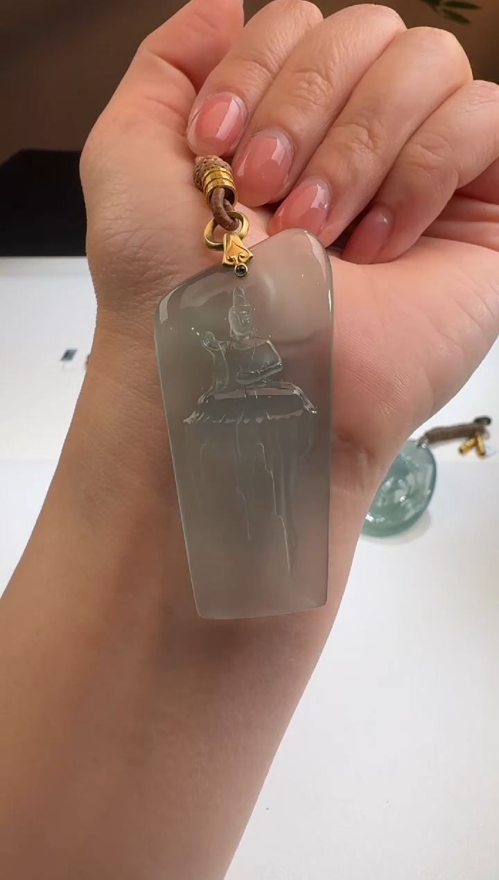 【闪购商品】翡翠颈饰18K金镶嵌舒雅