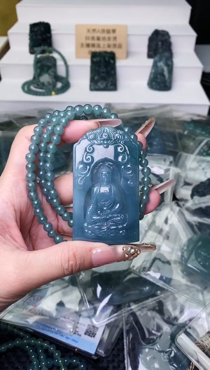 颈饰未镶嵌翡翠 
