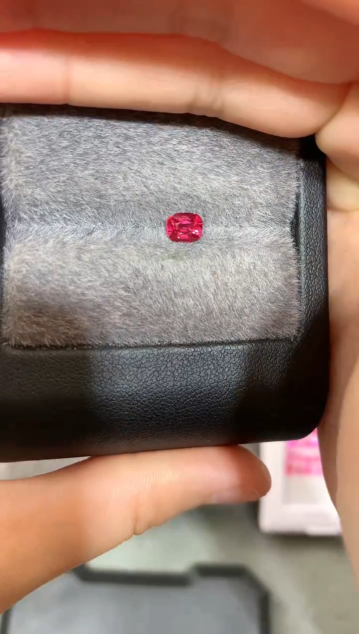 【闪购商品】定制尖晶石裸石未镶嵌枕型 红色调 0.63ct