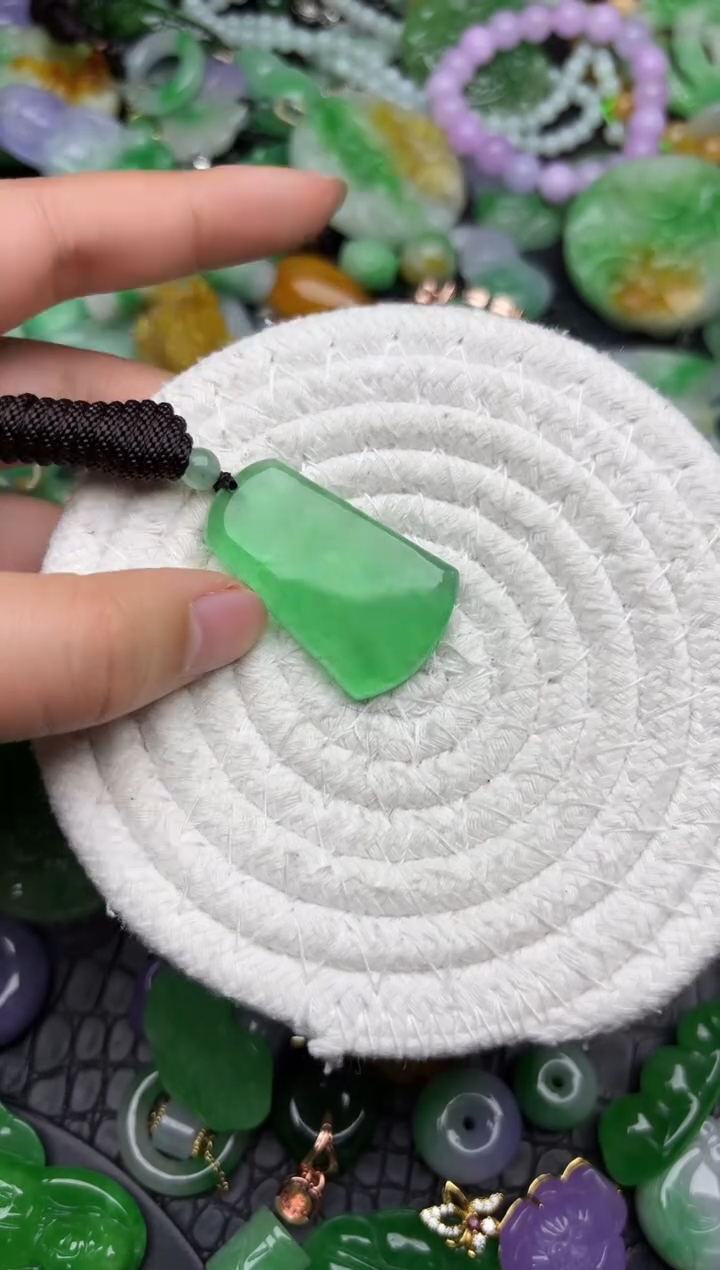 颈饰未镶嵌翡翠缅甸翡翠吊坠