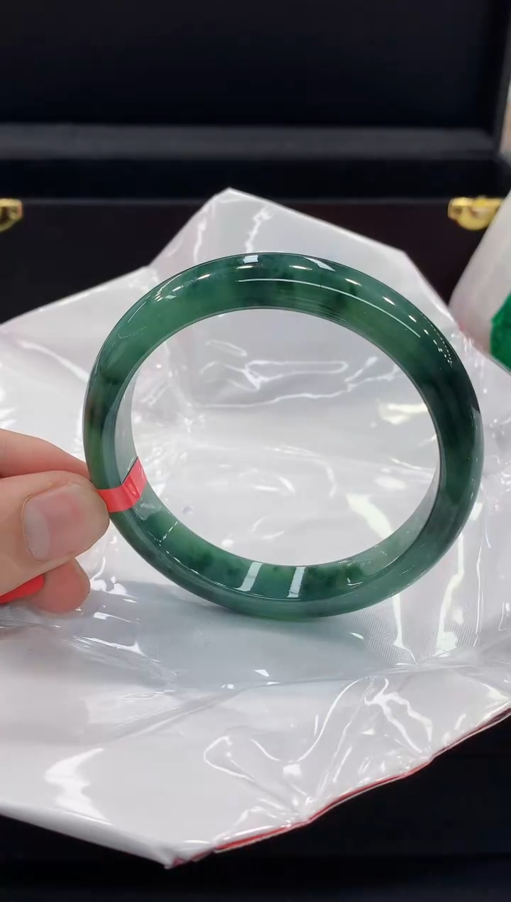 翡翠手镯未镶嵌手镯