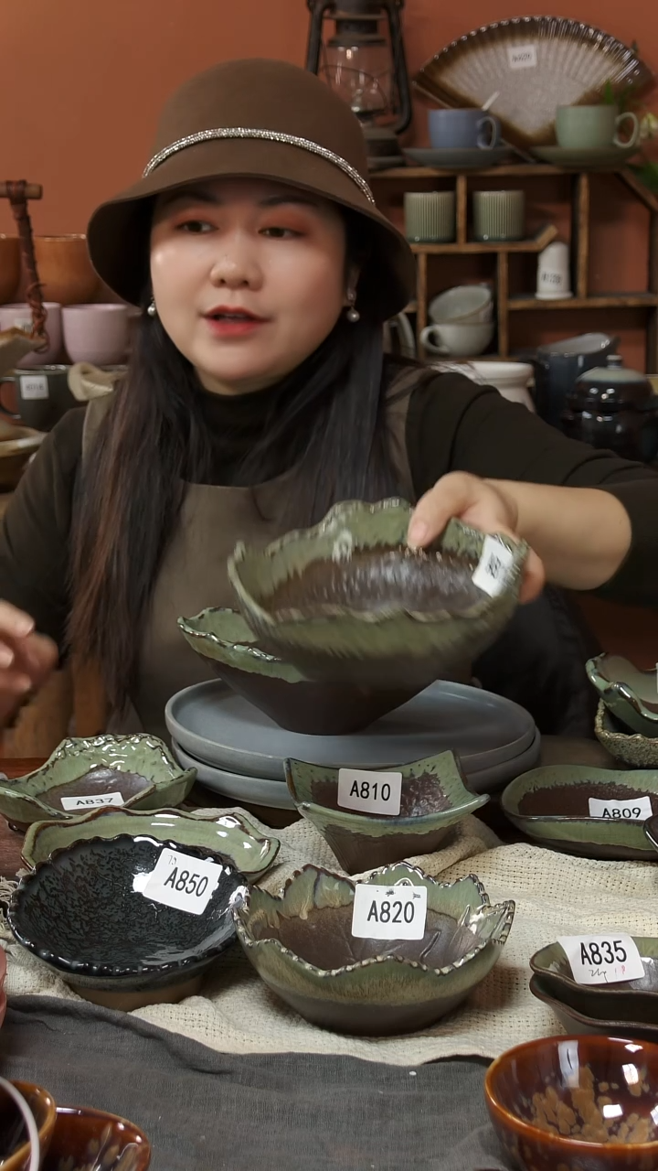 陶瓷田*A811陶瓷红泥底枫叶碗一个微瑕14.5*5.5底部缺釉