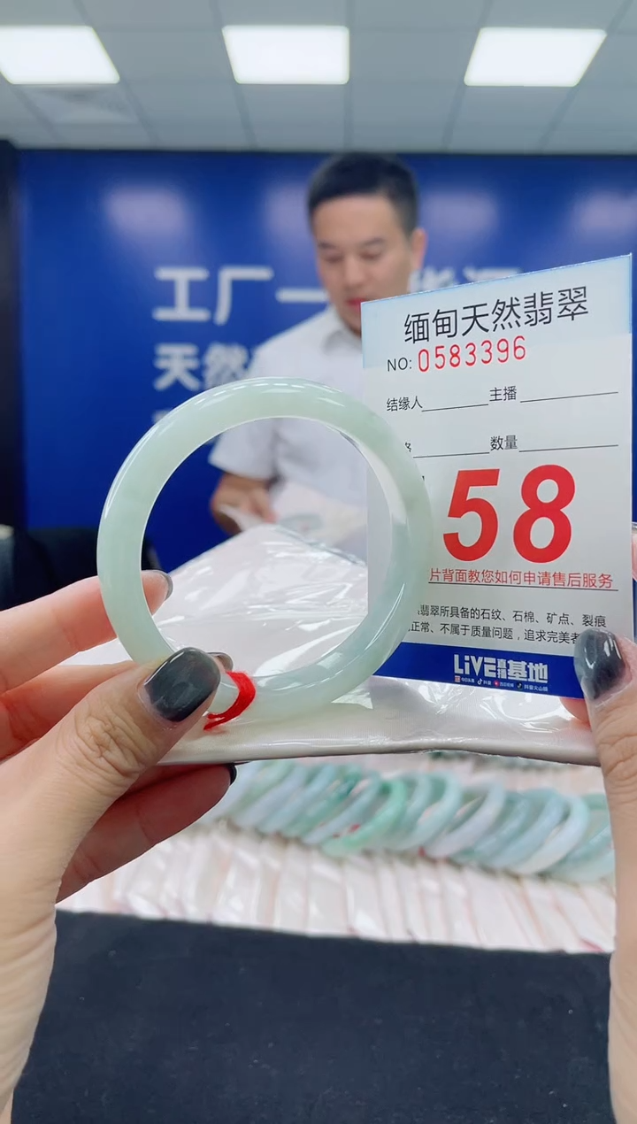 未镶嵌手镯翡翠天然翡翠手镯