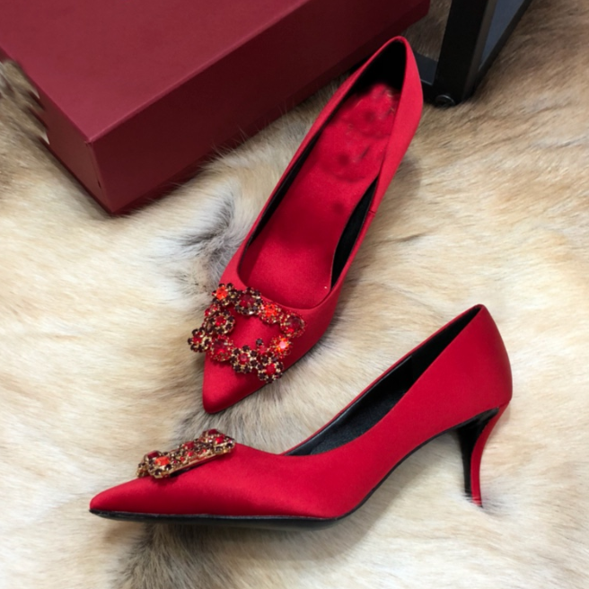 rv 婚鞋 彩钻方扣真丝尖头高跟鞋