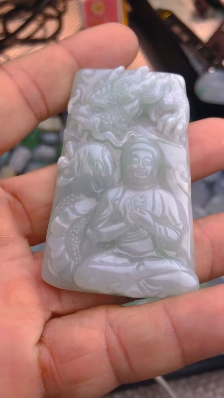 【闪购商品】翡翠吊坠(赠链)未镶嵌大日如来