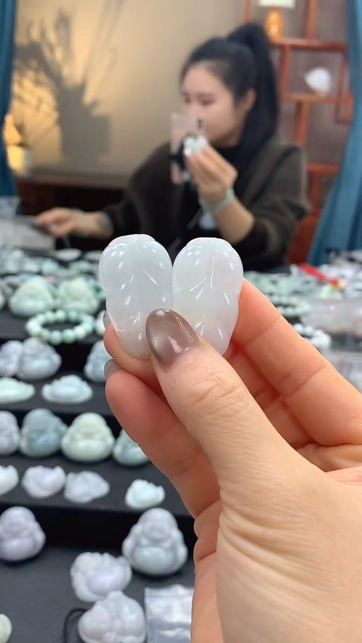 颈饰未镶嵌翡翠叶子 多样性发一件