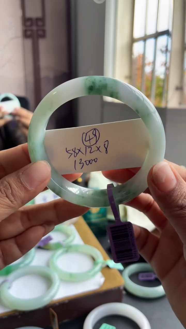 未镶嵌手镯翡翠有石纹49号