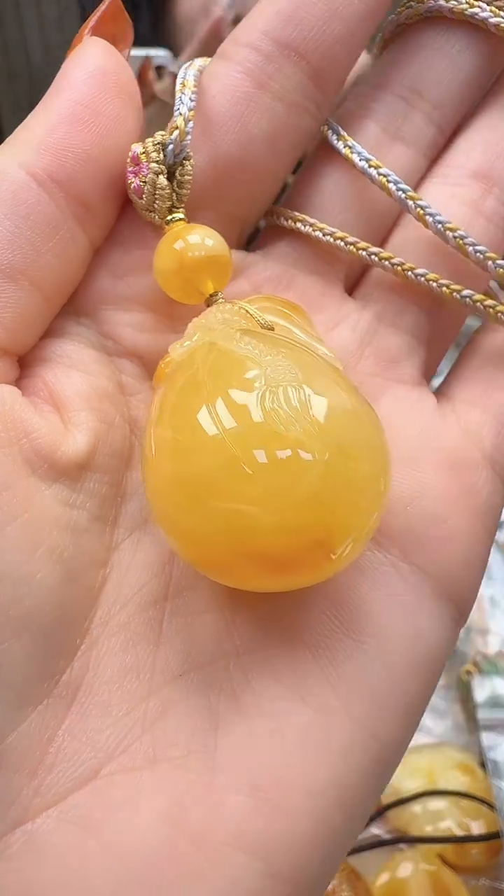 裸石琥珀未镶嵌如图