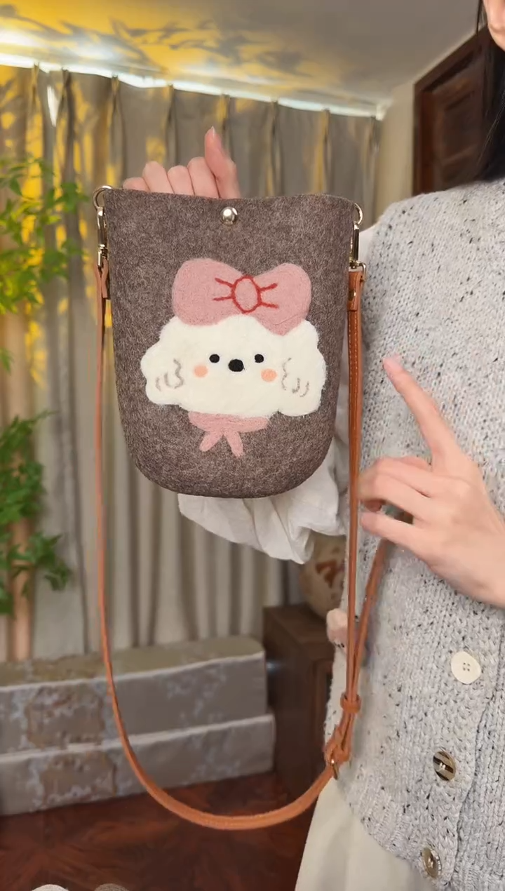 羊毛非遗羊毛毡包 手机包小狗