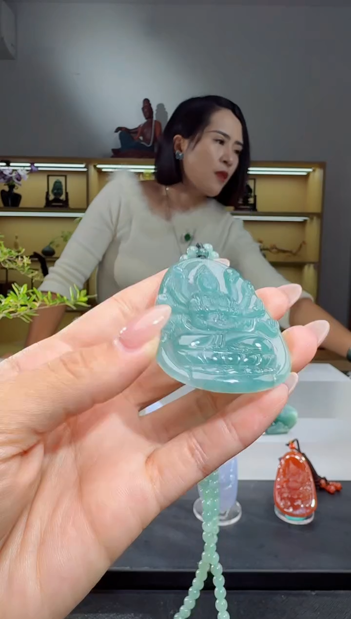 吊坠(赠链)未镶嵌翡翠千手观音（多样性发其一）
