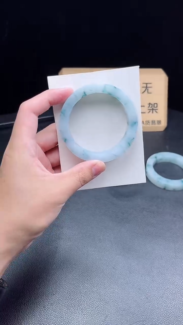 未镶嵌手镯定制翡翠阿*定制