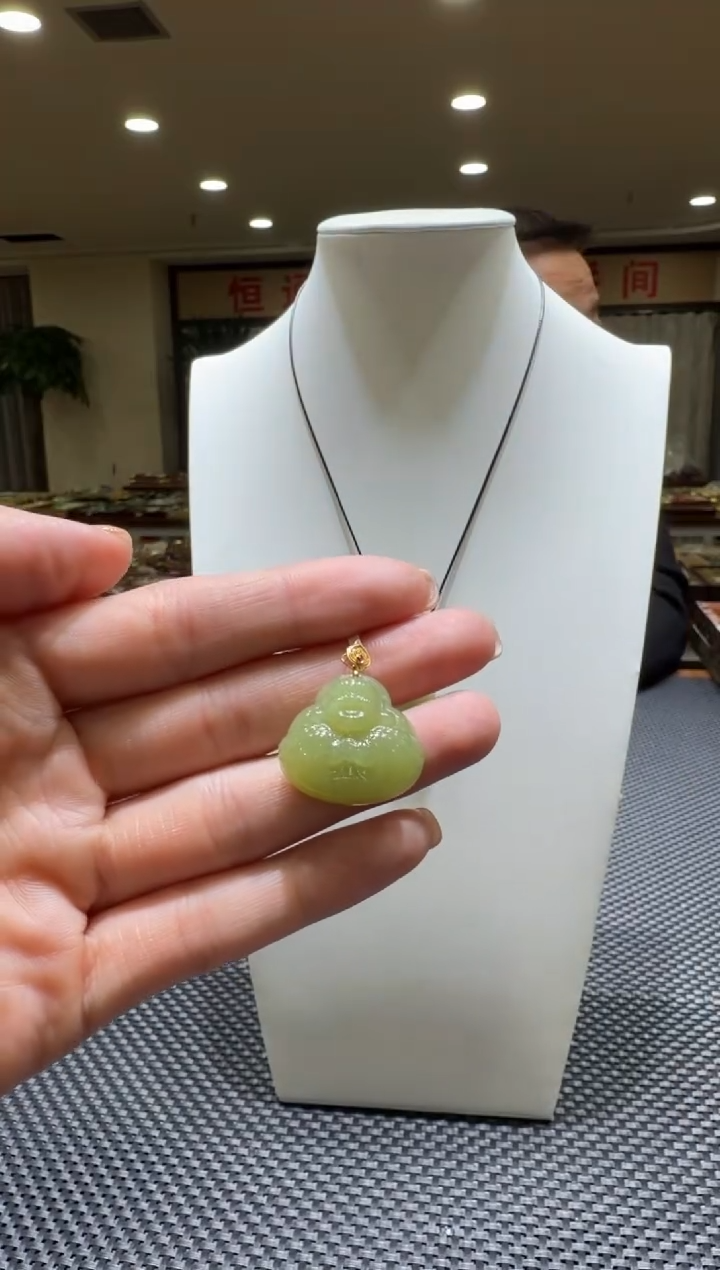颈饰18K金镶嵌和田玉挂件