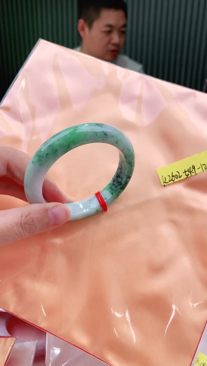 未镶嵌手镯翡翠54+