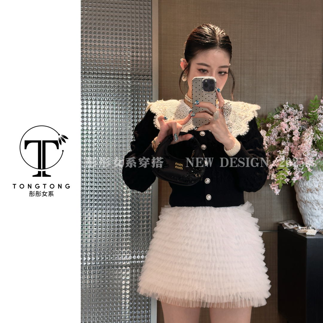 TongTong女系 翻领拼接蕾丝手工钻毛衣毛针织衫娃娃领秋冬款