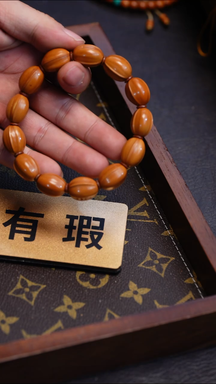 【闪购商品】橄榄核吊坠苏工橄榄核