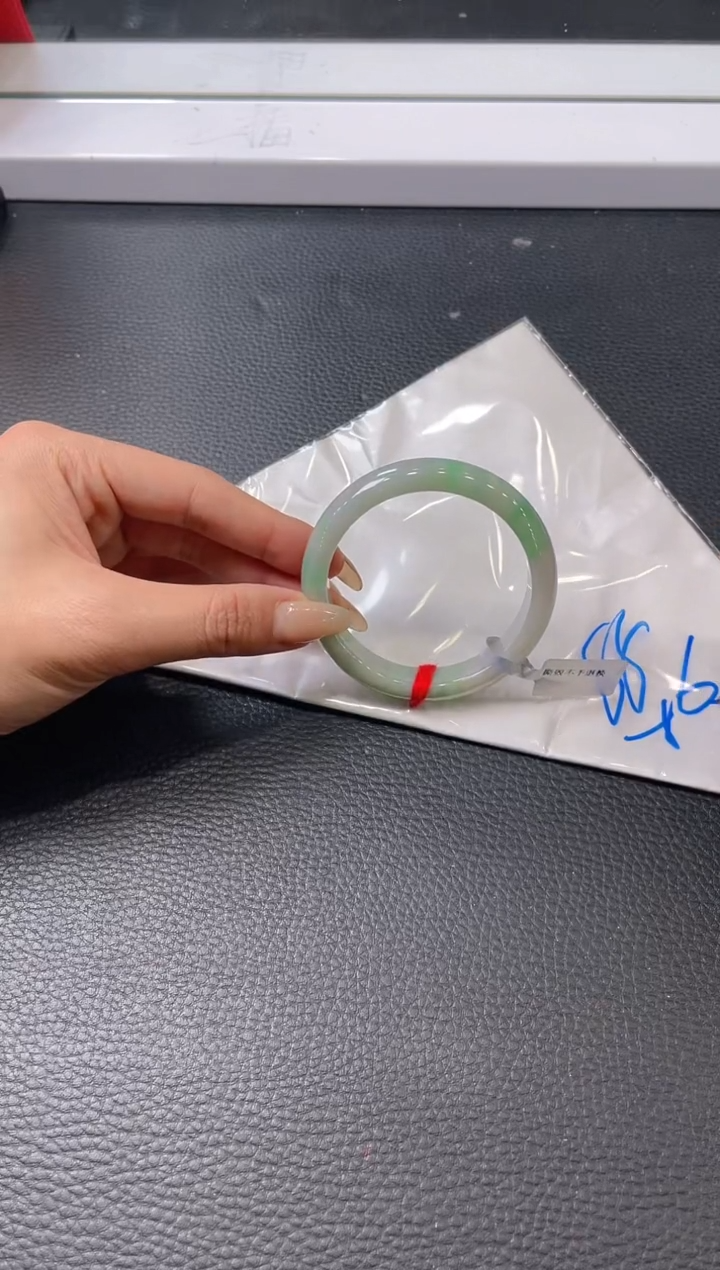 【闪购商品】翡翠手镯未镶嵌手镯