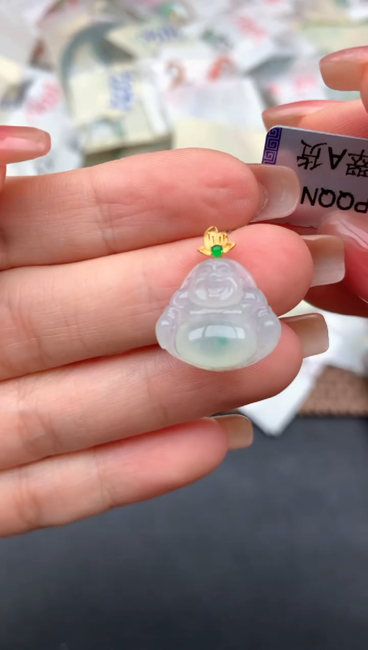 18K金镶嵌挂件翡翠一