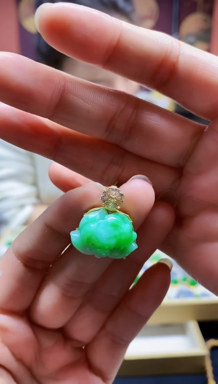 颈饰未镶嵌翡翠吊坠