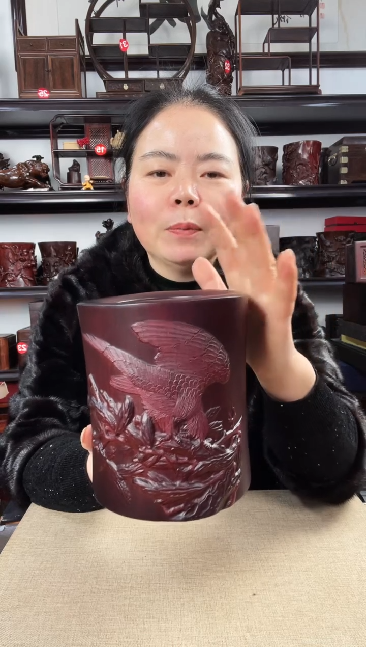 木鹰笔筒老李红木工艺品