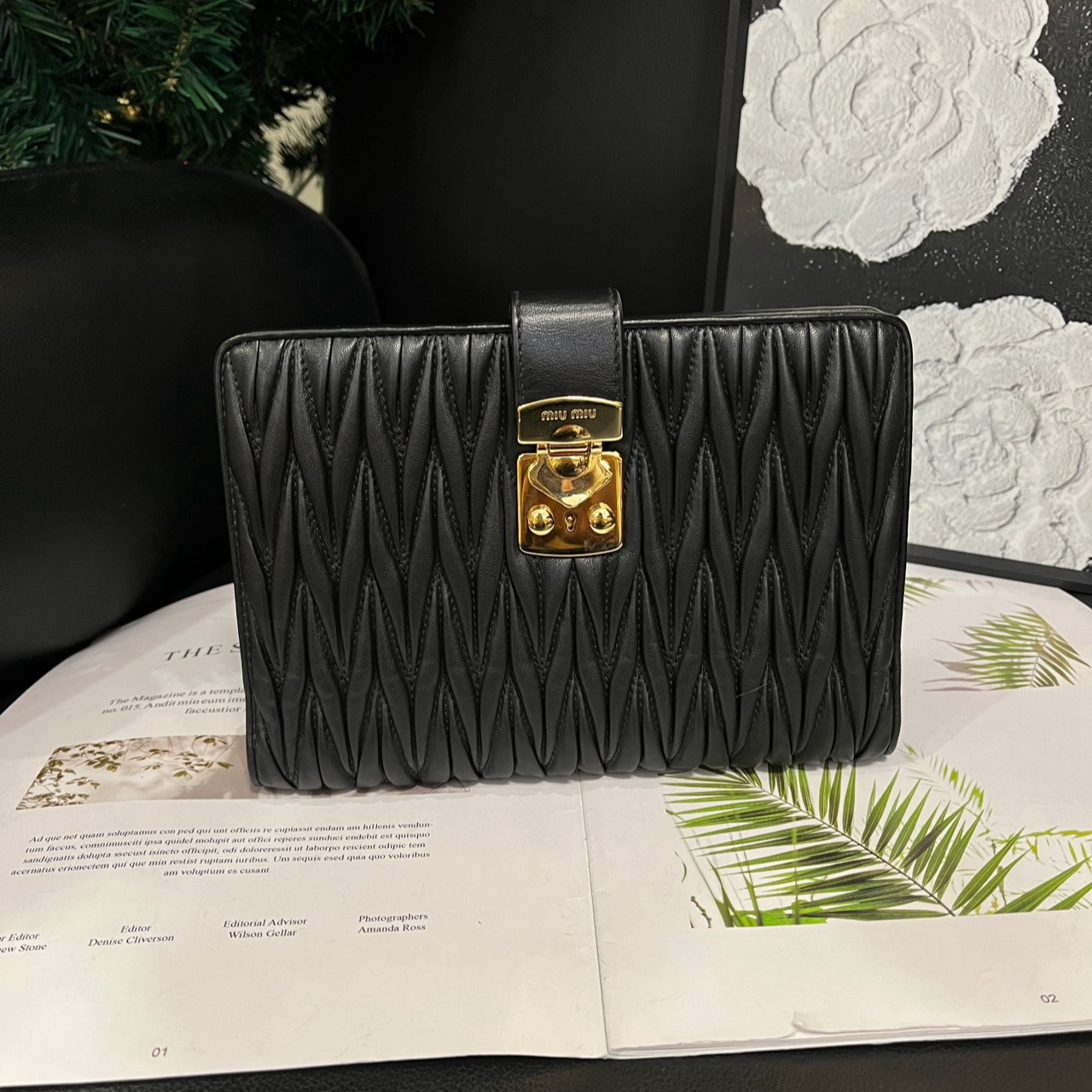 95新 MIU MIU/缪缪 黑金褶皱手拿包B1487