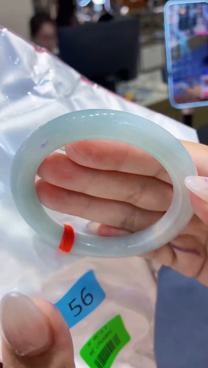 翡翠手镯未镶嵌翡翠手镯