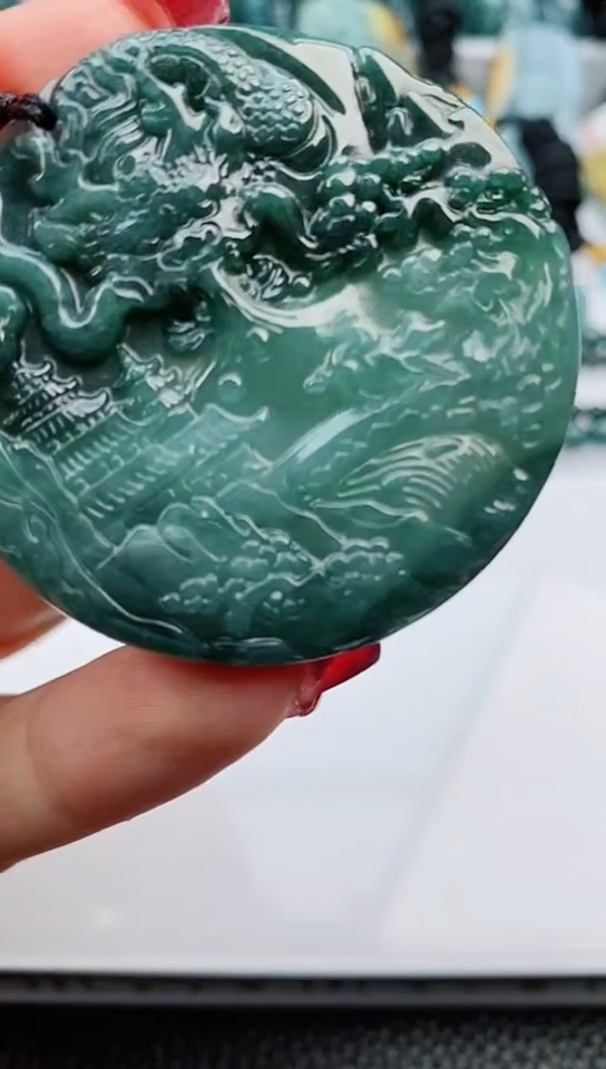 【闪购商品】翡翠颈饰未镶嵌             