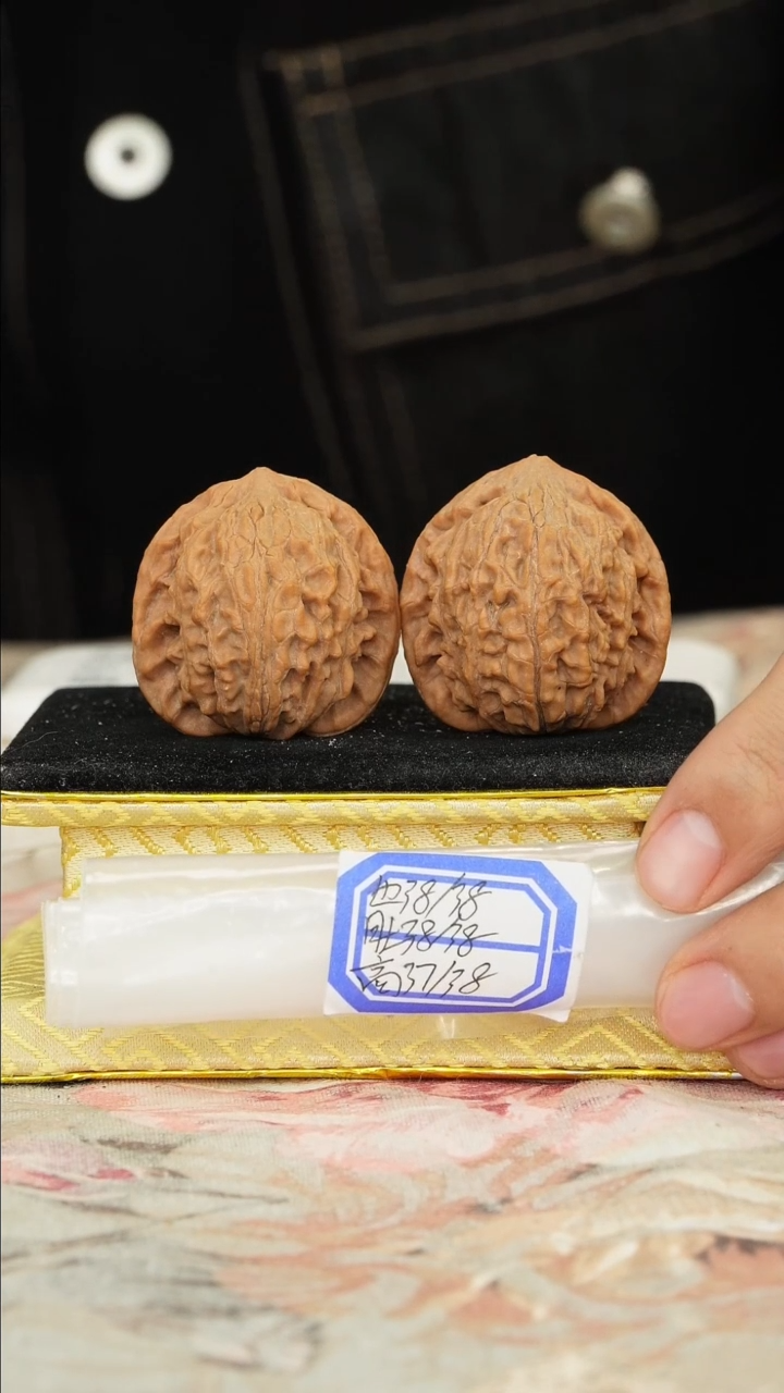 【闪购商品】文玩核桃把件罗家沟