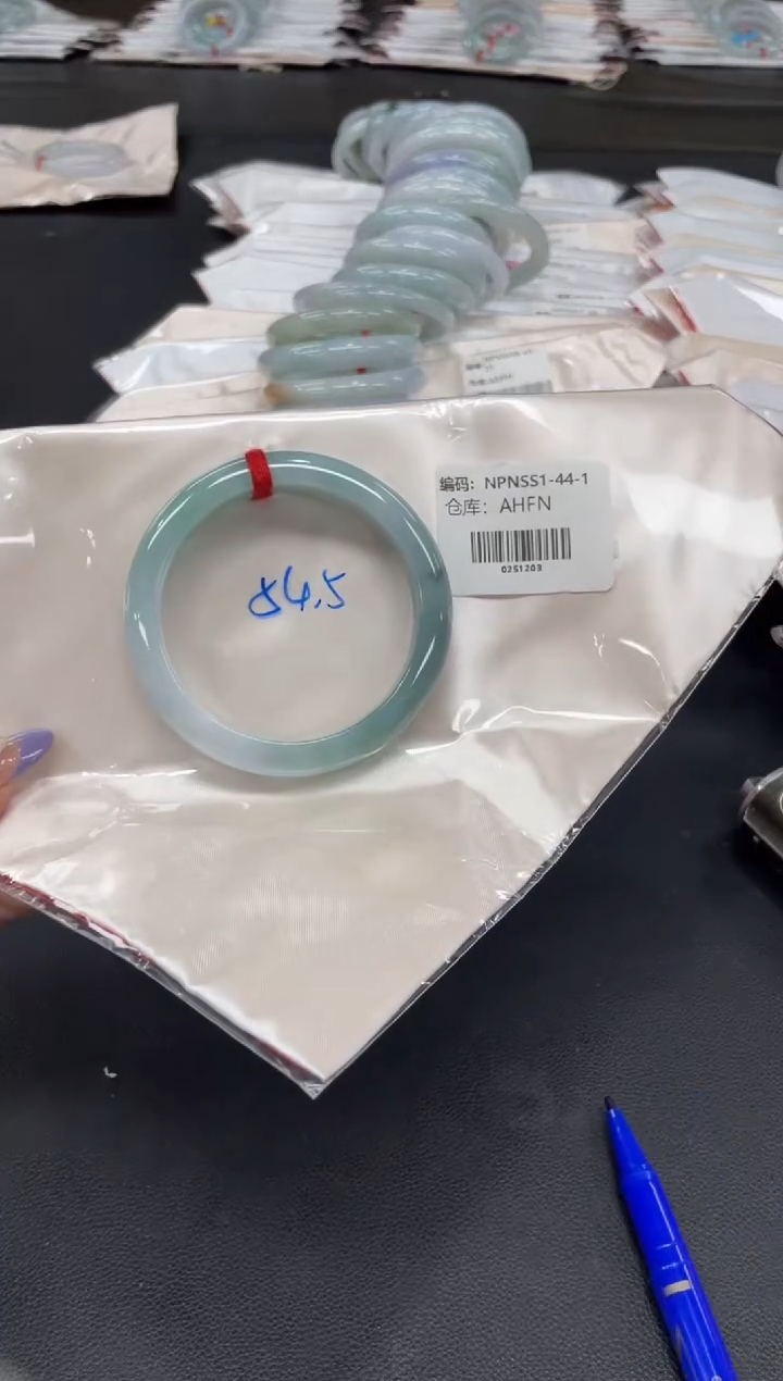 未镶嵌手镯翡翠翡翠手镯