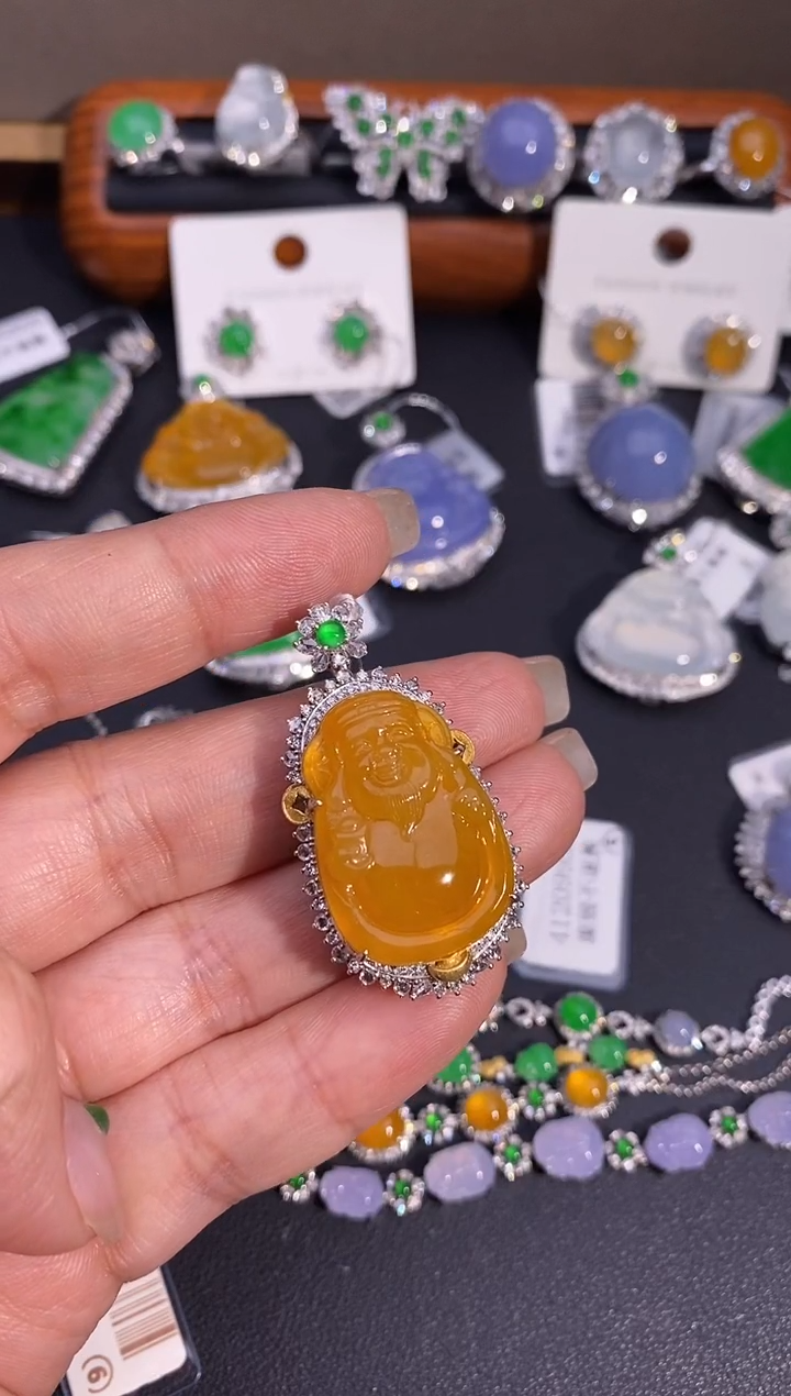 【闪购商品】翡翠颈饰18K金镶嵌吊坠