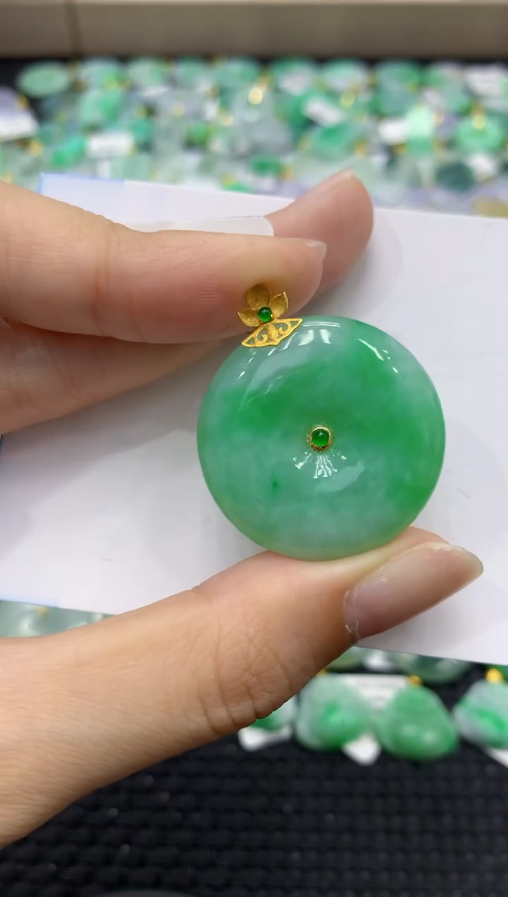 颈饰18K金镶嵌翡翠天然缅甸翡翠A货