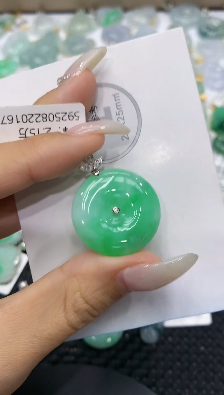 颈饰18K金镶嵌翡翠111111111111