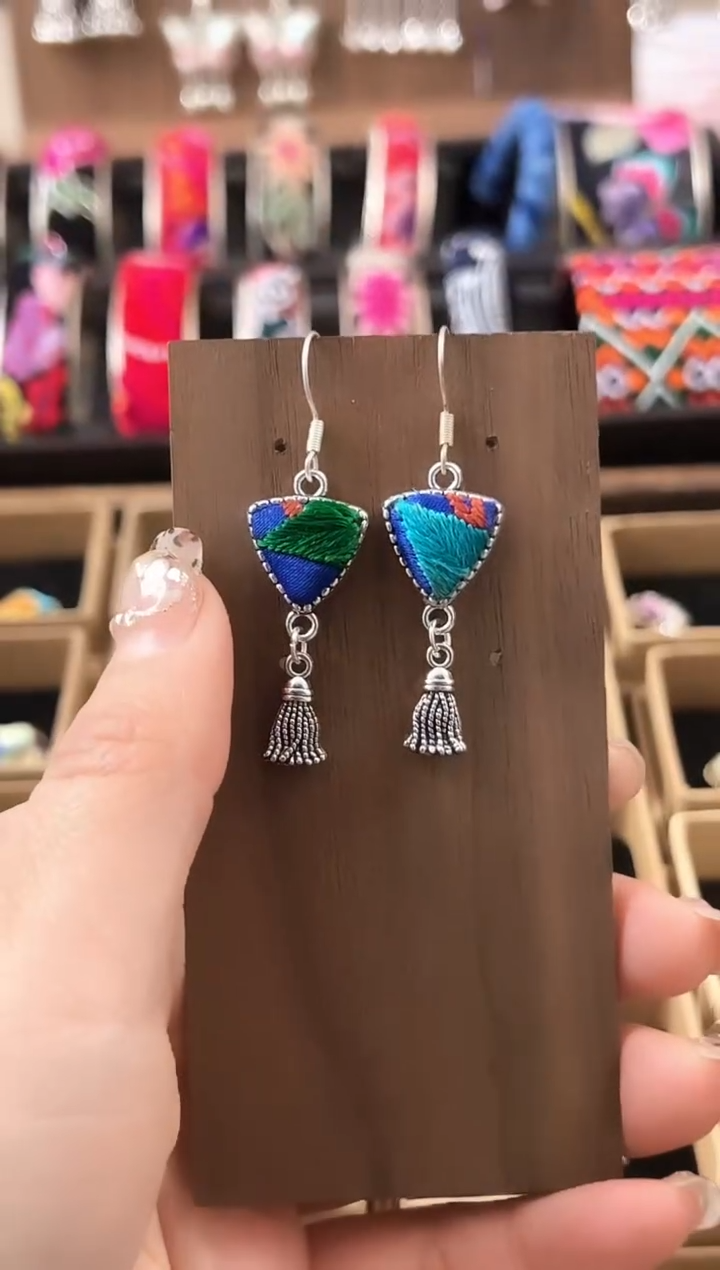 【闪购商品】织绣民族风老绣饰品200