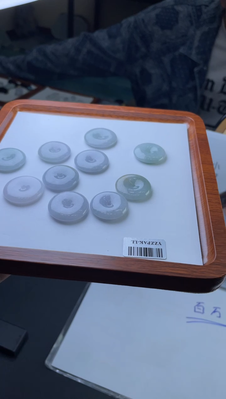 【闪购商品】翡翠挂件未镶嵌多样性发一件H5