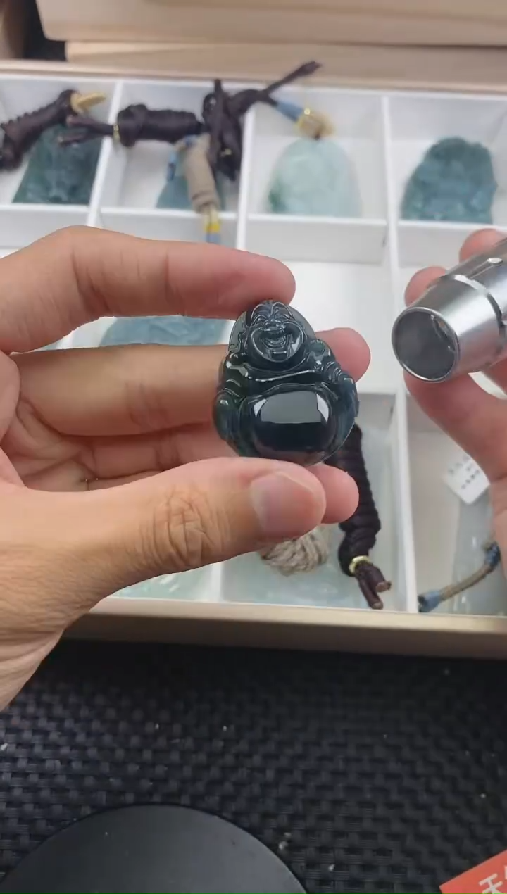 翡翠未镶嵌颈饰 