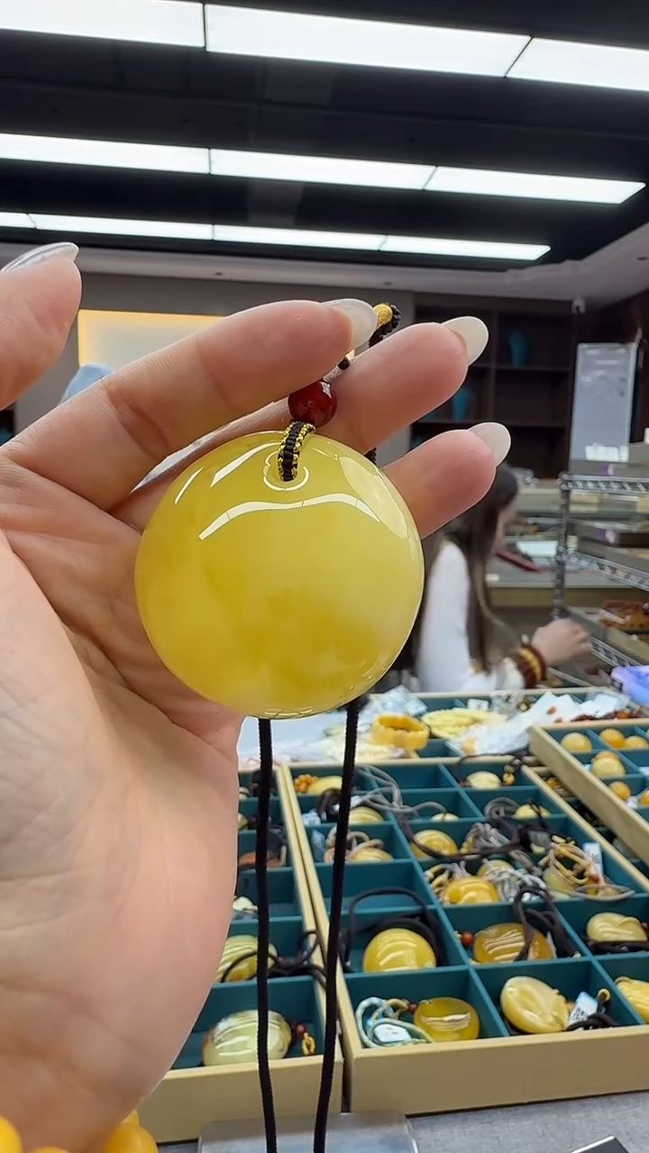 琥珀颈饰未镶嵌143秒拍号 假一罚三 