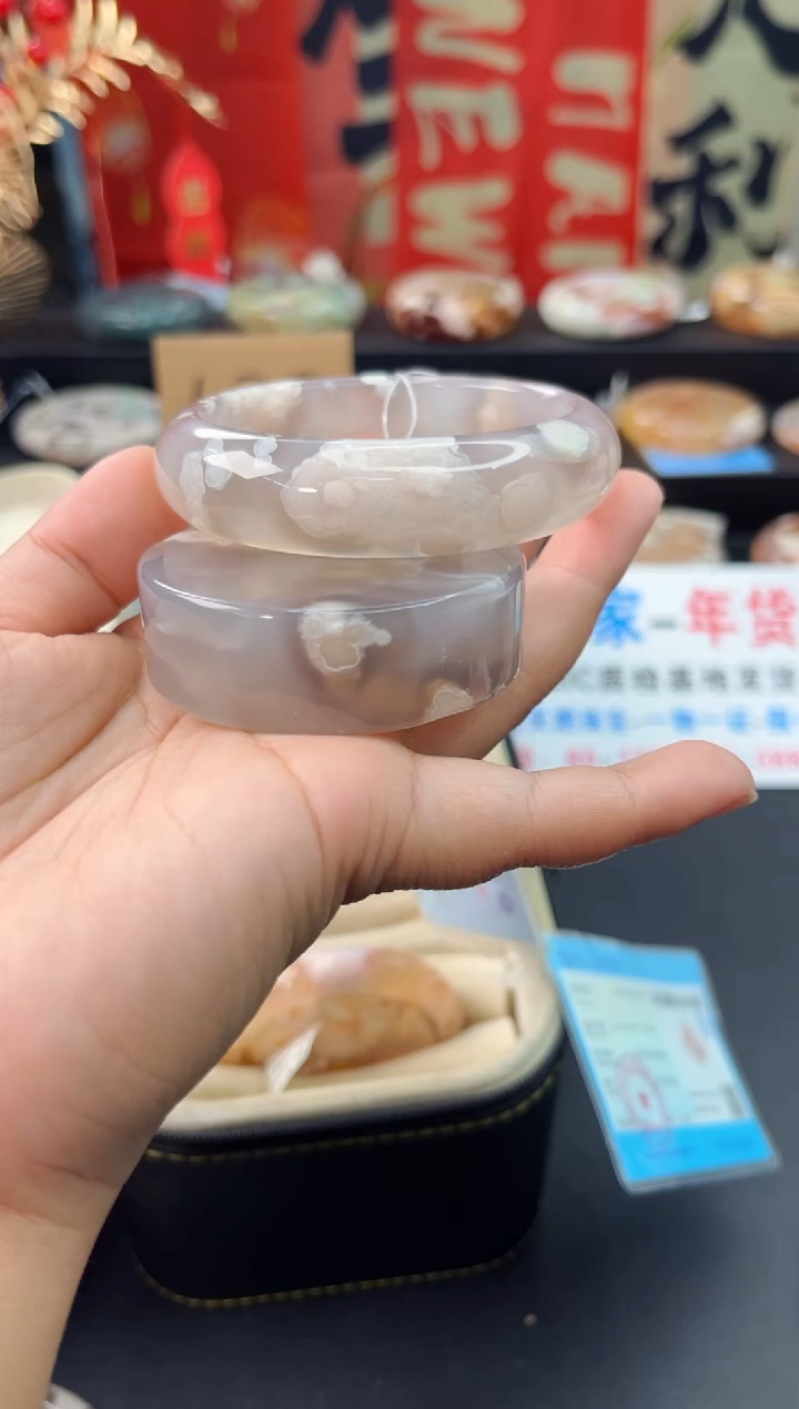 【闪购商品】石英质玉手镯未镶嵌赠送镯心（58圈口）