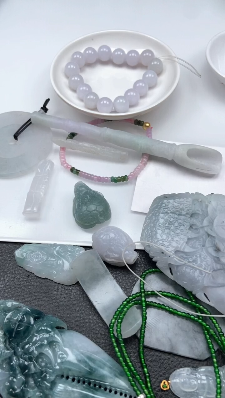 定制翡翠未镶嵌红***酱挂饰