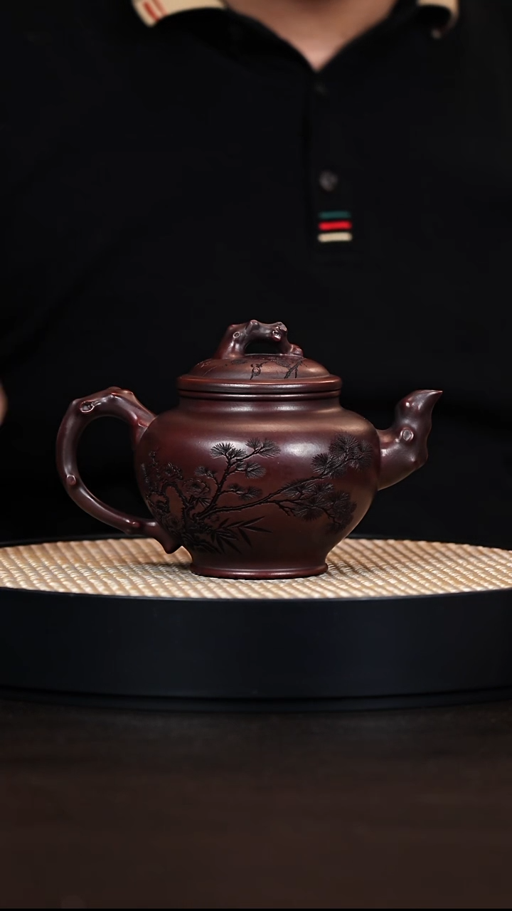 茶壶紫砂报春 古乌泥