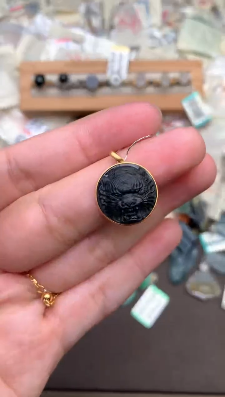 18K金镶嵌挂件翡翠 —